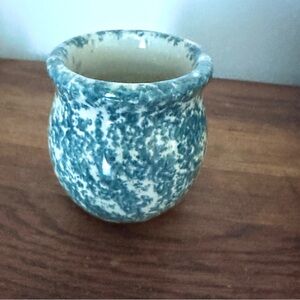 Green spongeware pottery